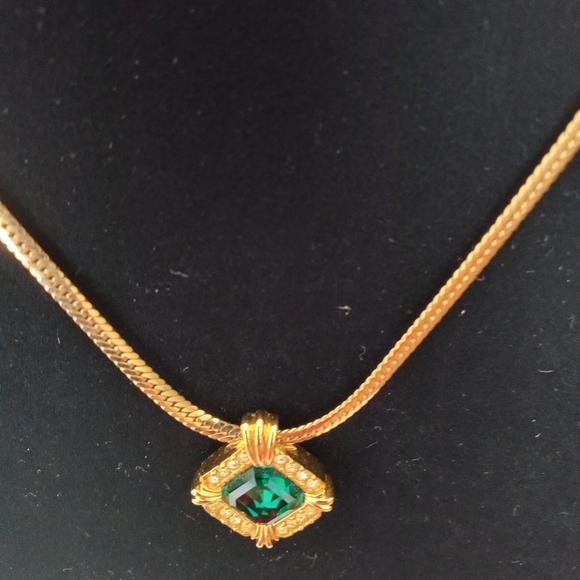 Avon 18" Emerald Green Pendant w Rhinestones Vintage Gold Tone Herringbone Chain - Picture 5 of 5